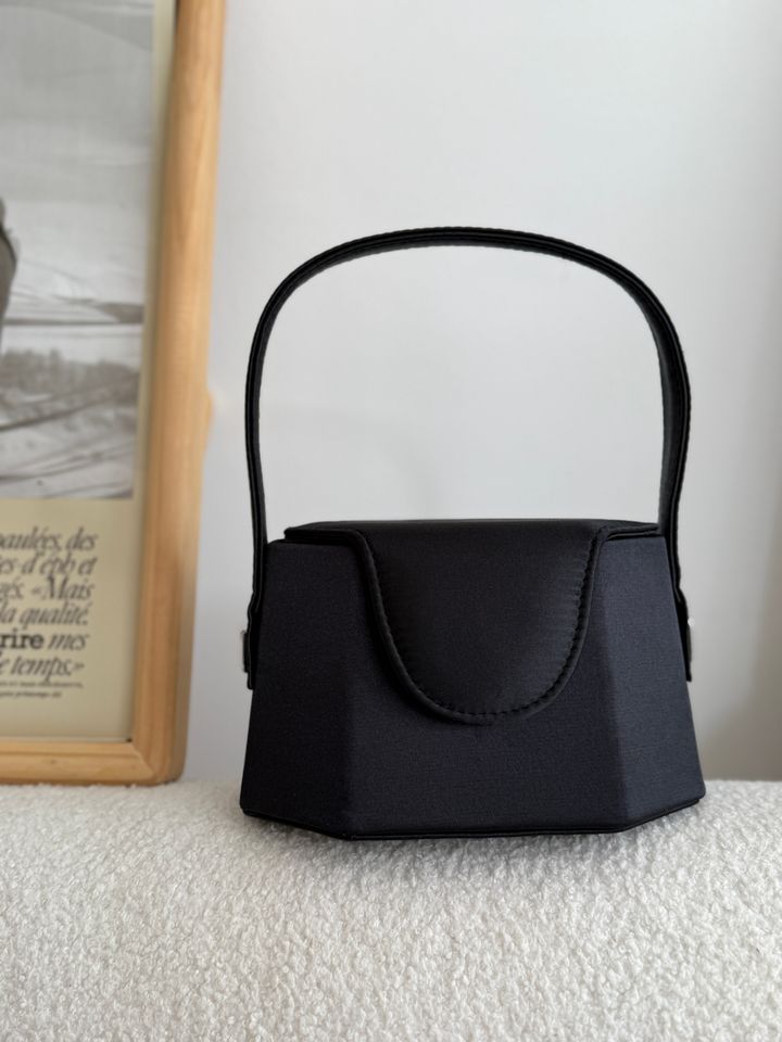 venti-qalis-shavi-chanta-photo-2