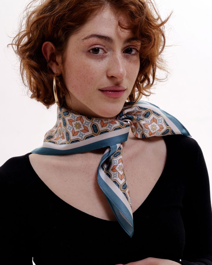 jovani-mora-sharfi-lisabonuri-zghaprebi-naturaluri-abreshumi-bezhi-photo-2