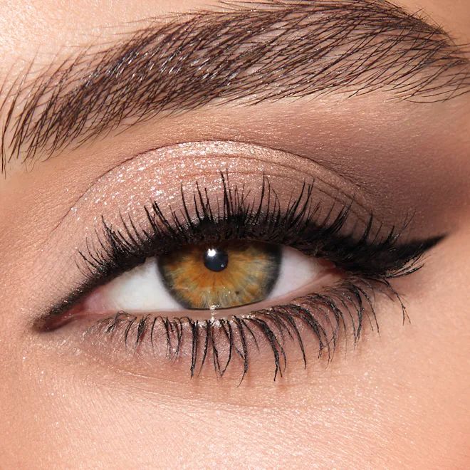 charlotte-tilbury-beautifying-eye-trends-super-neutral-tvalis-chrdilebis-palitra-photo-2