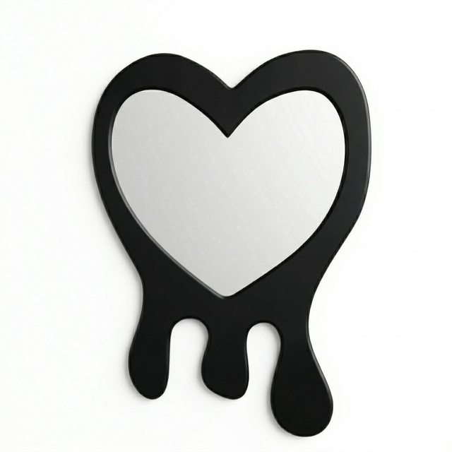 funky-mirrors-gulis-formis-sarke-tsvetebit-heartshaped