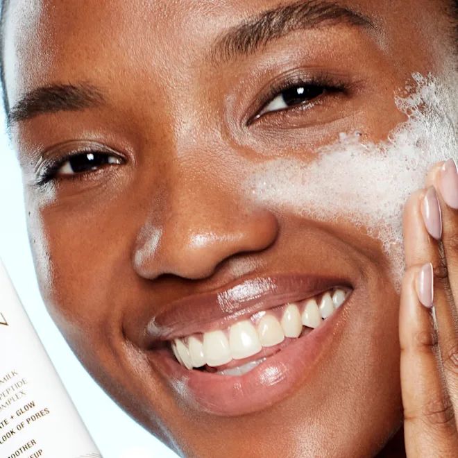 charlottes-magic-hydration-revival-cleanser-sakhis-gamtsmendi-photo-2