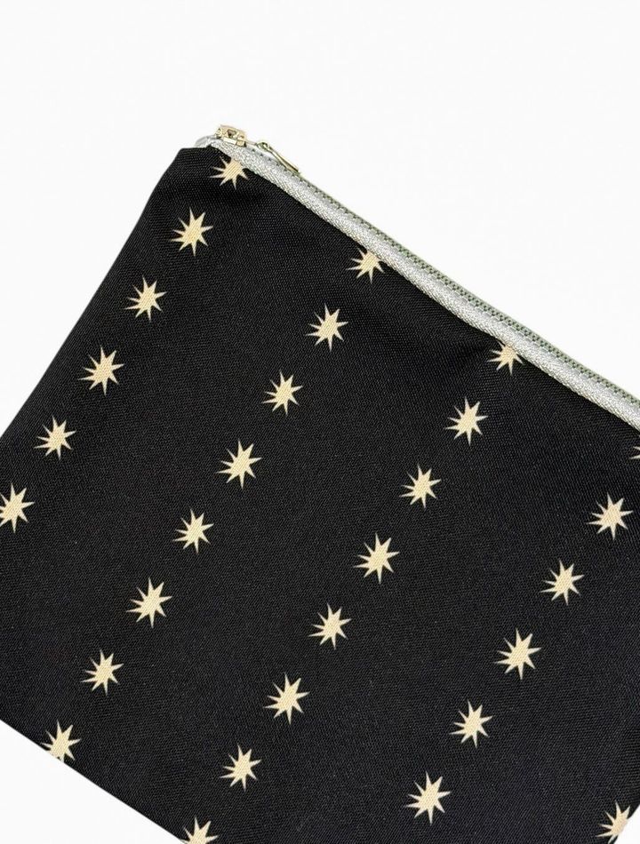 lovestars-printed-cosmetic-bag-black-with-white-stars-kosmetikis-chanta-photo-4