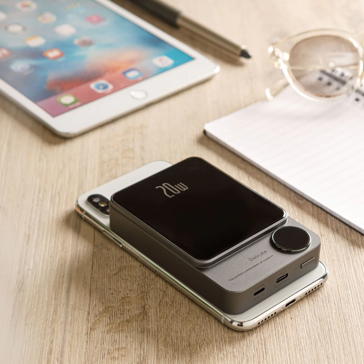 magnituri-usadeno-damteni-ekranit-telefonistvis-pinergy-magnetic-wireless-power-bank-10-000-mah-15-14-13-12-x-series-samsung-huawei-photo-3