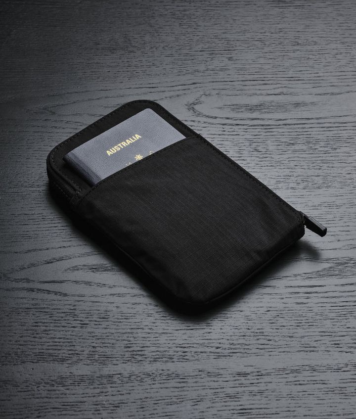 alpaka-zip-travel-wallet-black-axoflux-210d-safule-photo-3