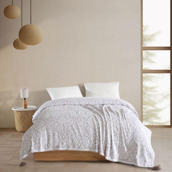 manamo-rose-satsolis-gadasafarebeli