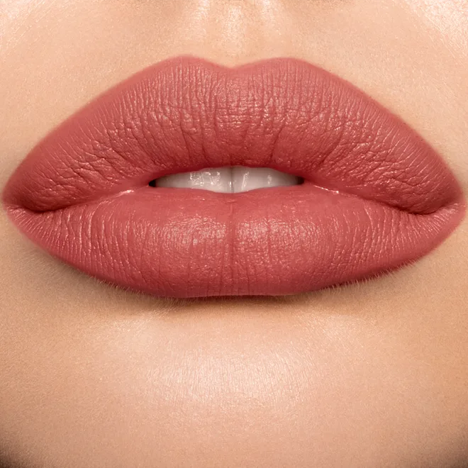 charlotte-tilbury-matte-revolution-hydrating-lipstick-mrs-kisses-tuchsatskhi-photo-2