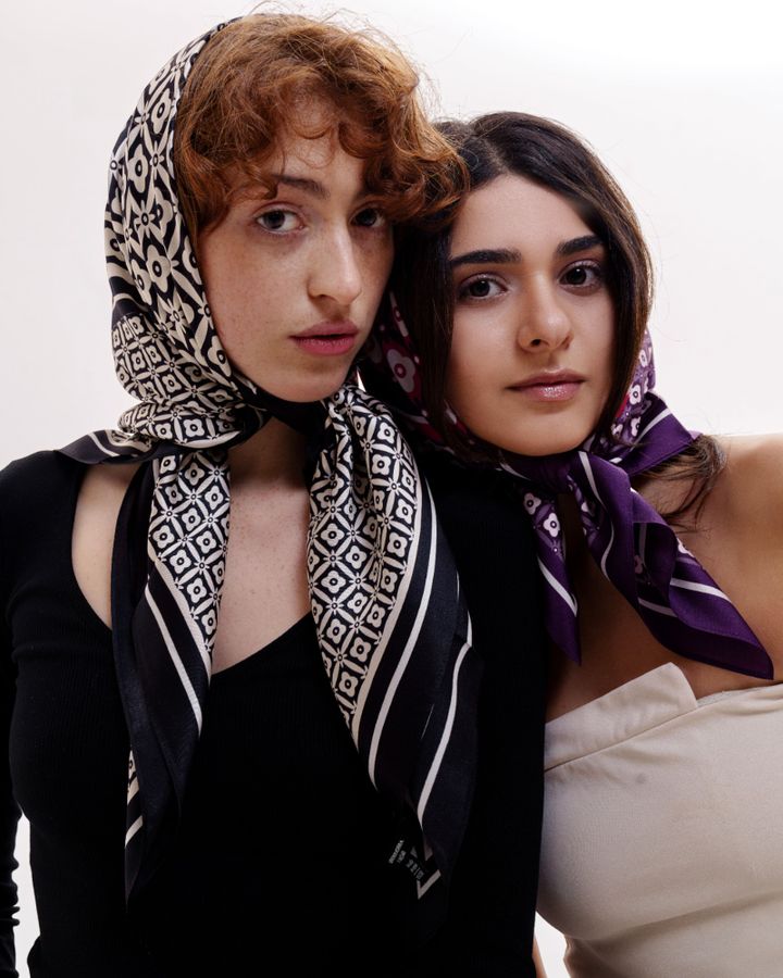 jovani-mora-sharfi-tsiskris-varskvlavi-naturaluri-abreshumi-shavi-photo-2