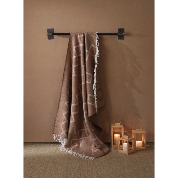 manamo-diamond-160x230sm-satsolis-gadasafarebeli