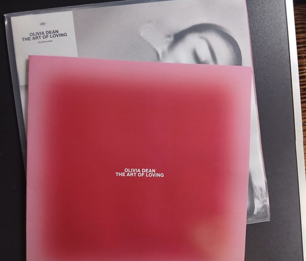 olivia-dean-the-art-of-loving-140g-vinyl-lp-photo-3