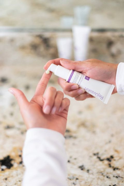 facial-cleanser-sakhis-gamtsmendi-dasabani-sitkheqafi-photo-4