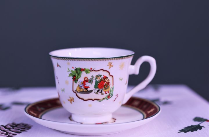 chiqa-220-ml-tsiteli-sashobao-ornamentebit-saakhaltslo