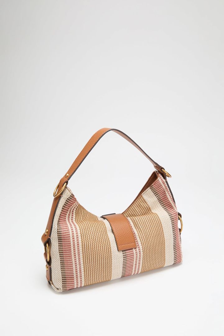 guess-camden-shoulder-handbag-khelchanta-photo-3