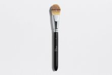 Product image of Dior Light Coverage Fluid Foundation Brush 11 ტონალურის ფუნჯი