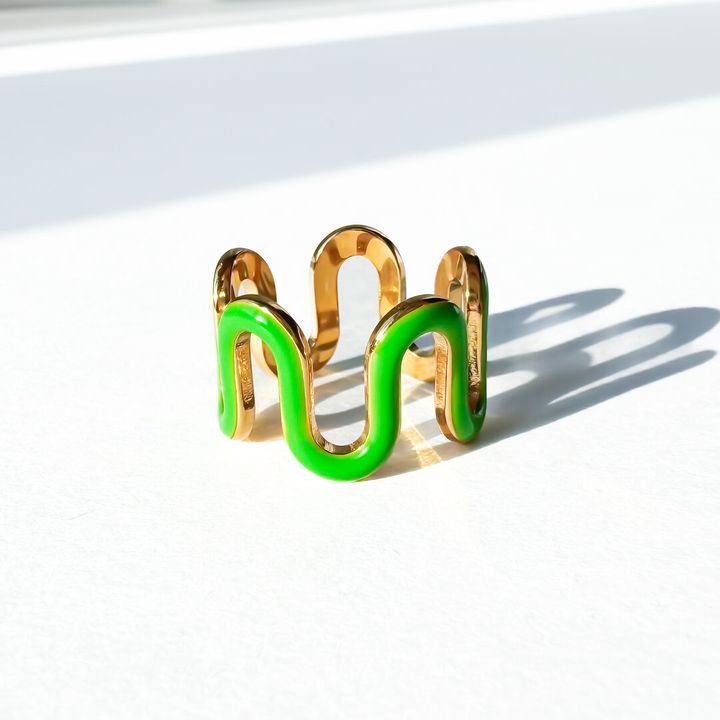 titanis-mooqrovili-mtsvane-bechedi