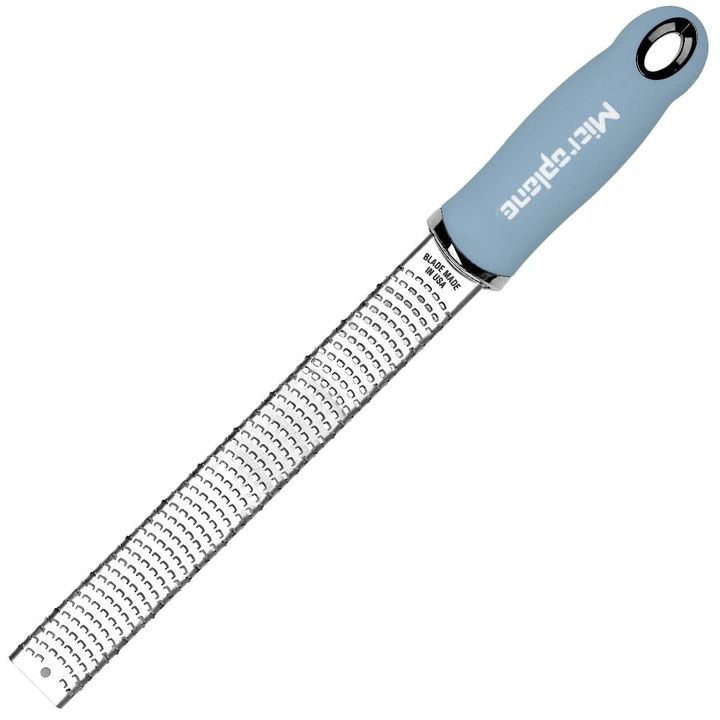 microplane-46227e-premium-sky-blue-zester-sakhekhi