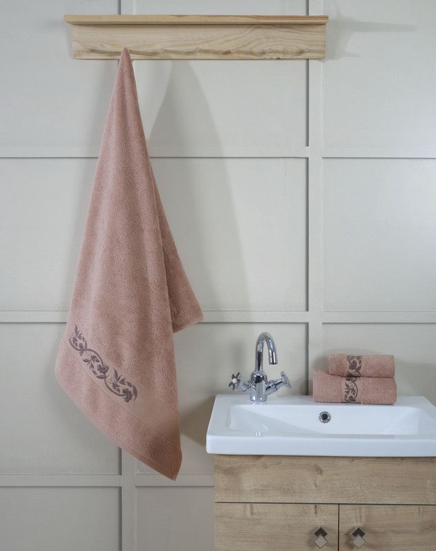 pirsakhotsi---elain-embroidered-bath-towel-blush-75x150