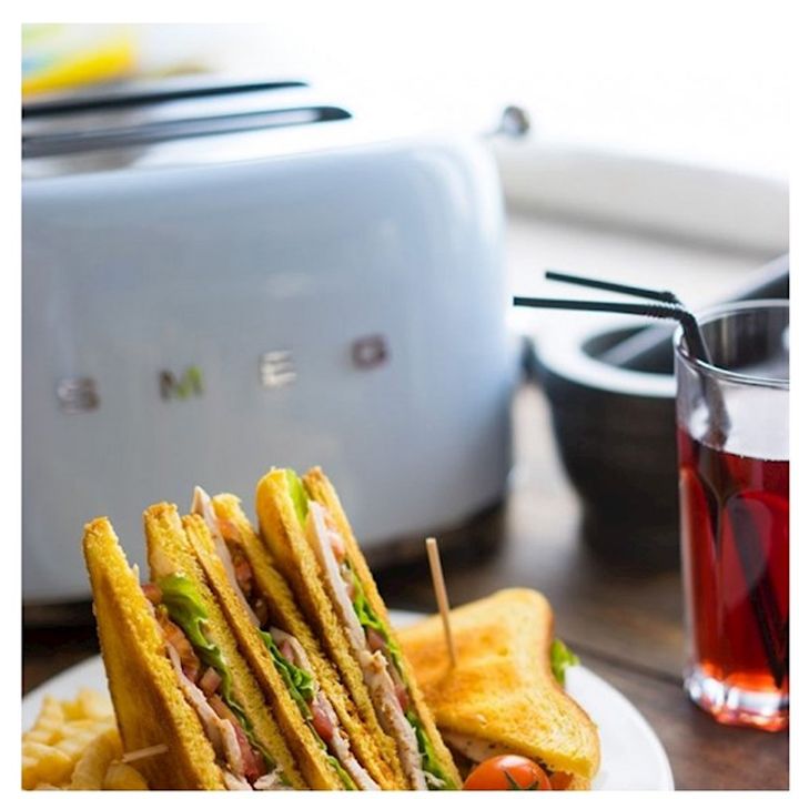 smeg-tsf01pbeu-950w-tosteri-photo-3