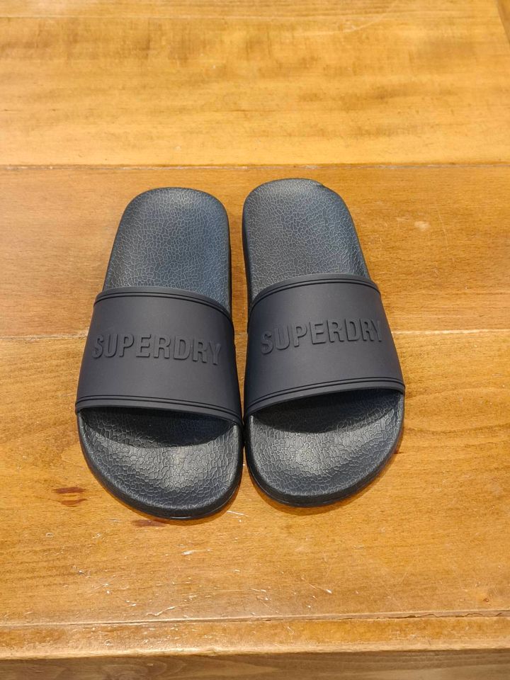 superdry-premium-graphic-pool-slide-shlapuna-photo-2