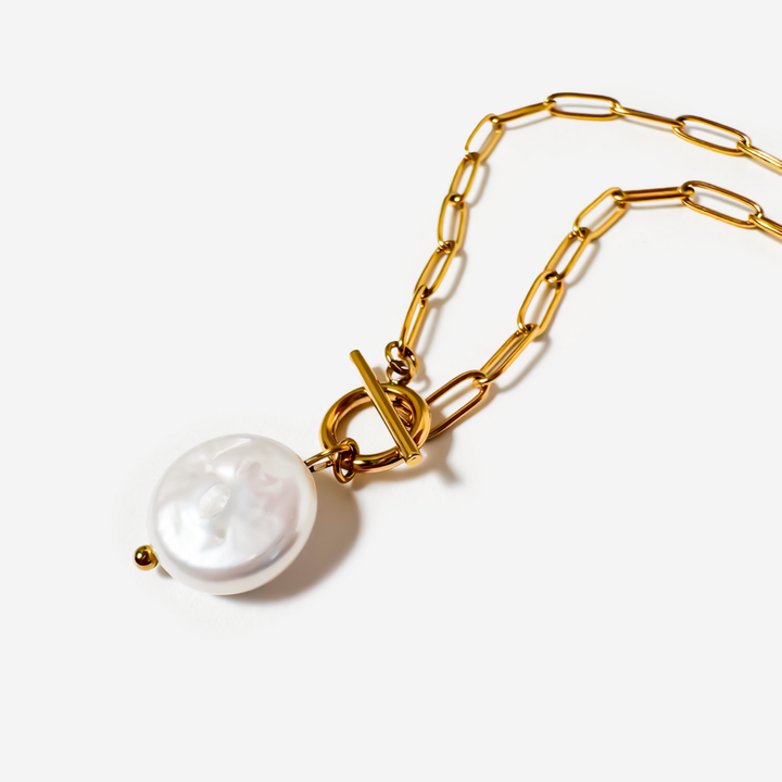 titanis-mooqrovili-qelsabami-margalitit