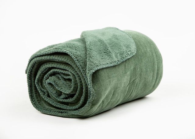 naqsovi-gadasafarebeli---vena-welsoft-sherpa-double-sided-knitted-blanket-150x220-cm-emerald-green
