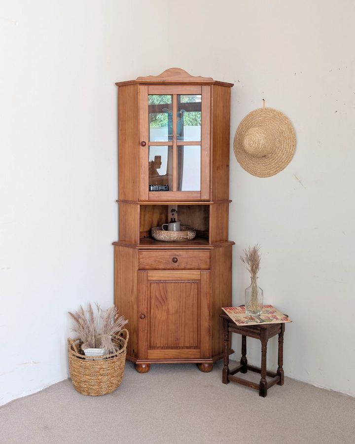 collector-tbilisi-kutkhis-vitrina-restavrirebuli