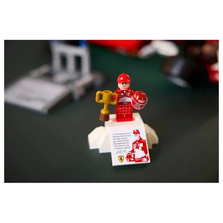 lego-icons-11375-ferrari-f2004-michael-schumacher-735-natsili-konstruqtori-photo-2
