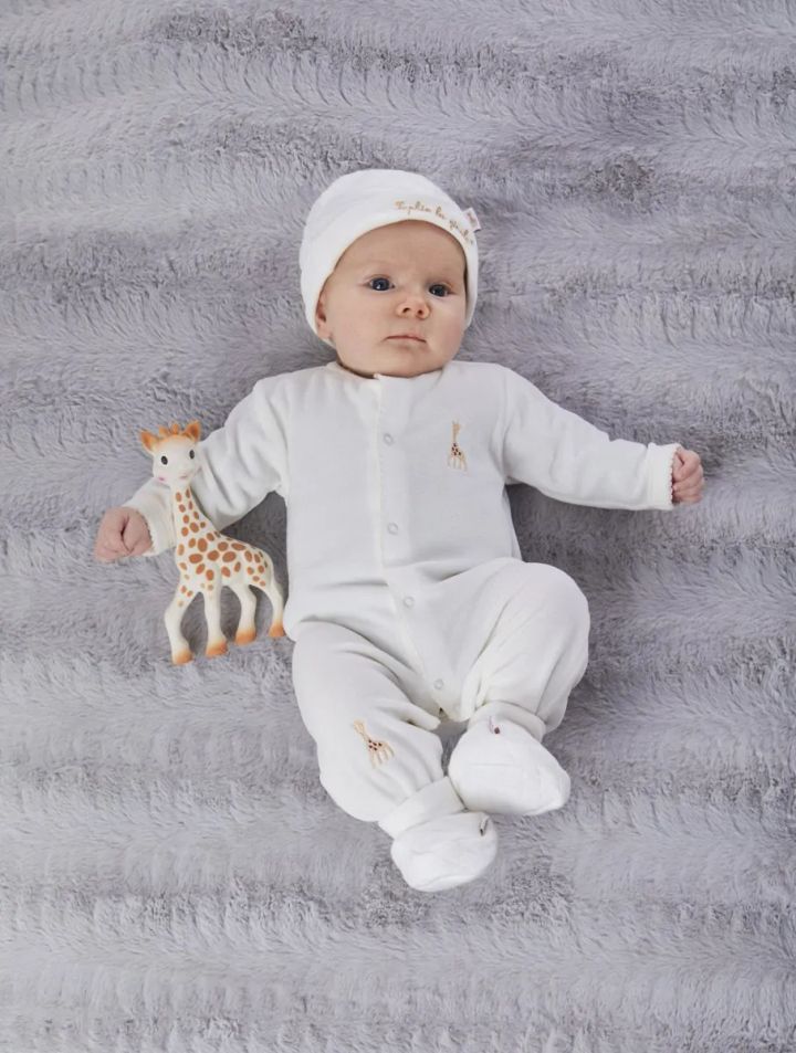 sophie-la-girafe-my-birth-outfit-sasachuqre-nakrebi-photo-2