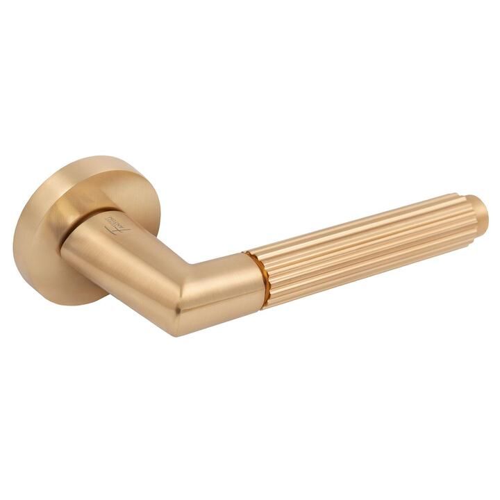 fantom-lina-fm-118-30-22k-satin-karis-sakheluri