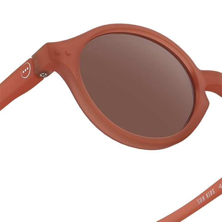 giggles-d-sun-kids-scarlet-bavshvis-satvale-photo-2