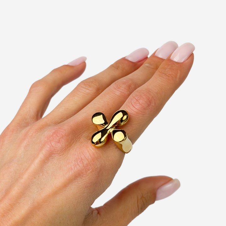 titanis-mooqrovili-qvavilis-formis-bechedi