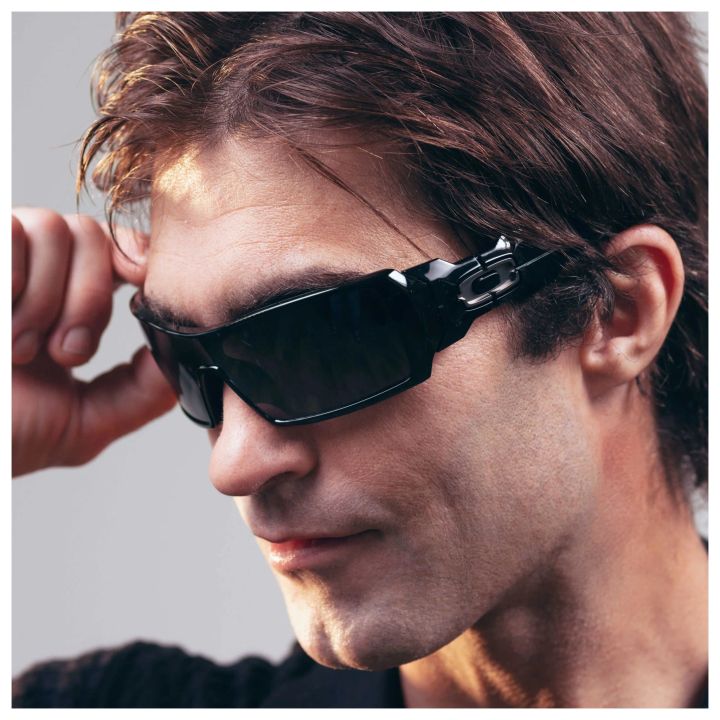 oakley-shield-sunglasses-oil-rig-satvale-photo-4