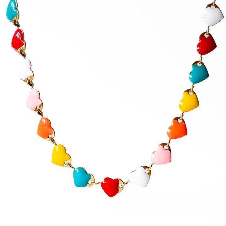 titanis-mooqrovili-qelsabami-feradi-gulebit