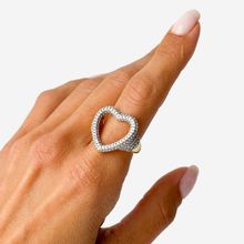 Product image of 14K მოოქროვილი გულის ფორმის ბეჭედი თეთრი თვლებით