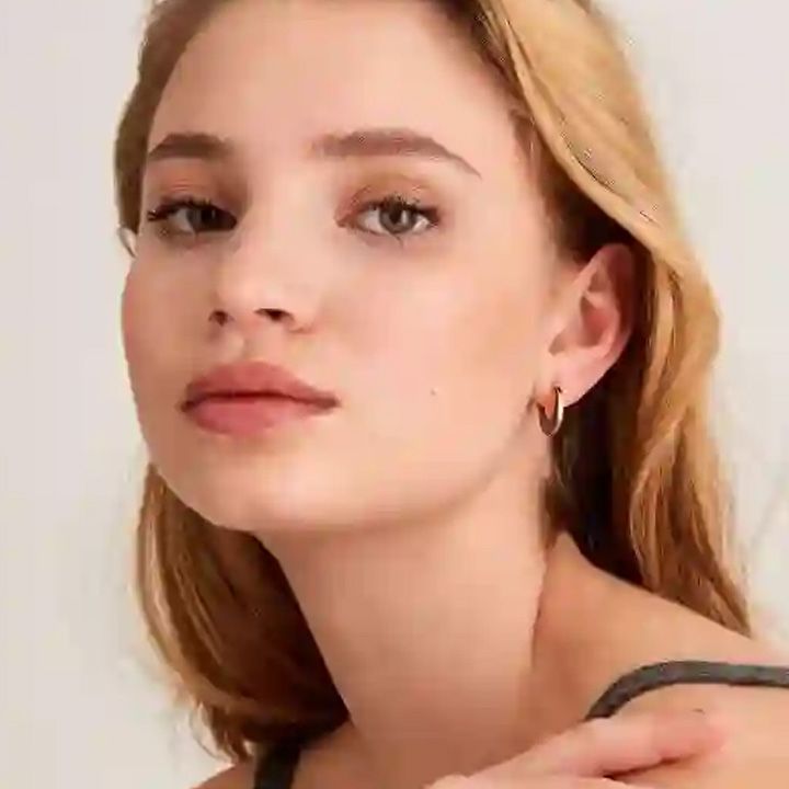 ania-haie-e027-07g-qalis-saqure-photo-2