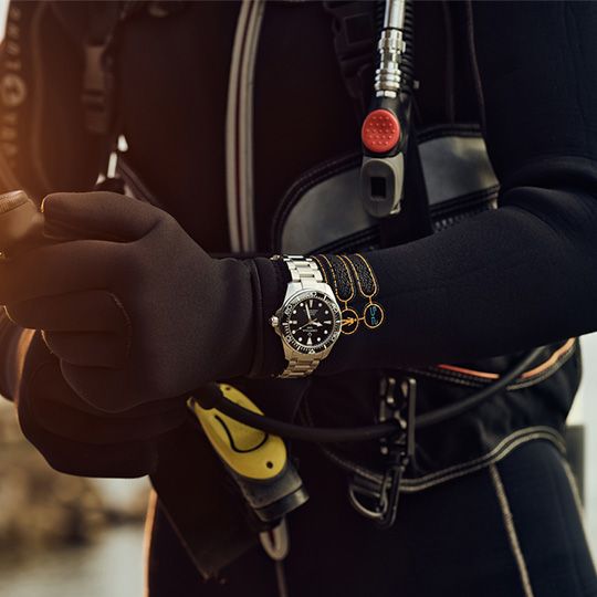 certina-c0326071105100-majis-saati-photo-4