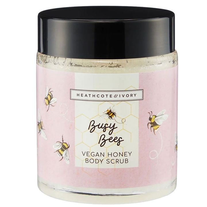 heathcote-ivory-busy-bees-skheulis-skrabi-photo-2