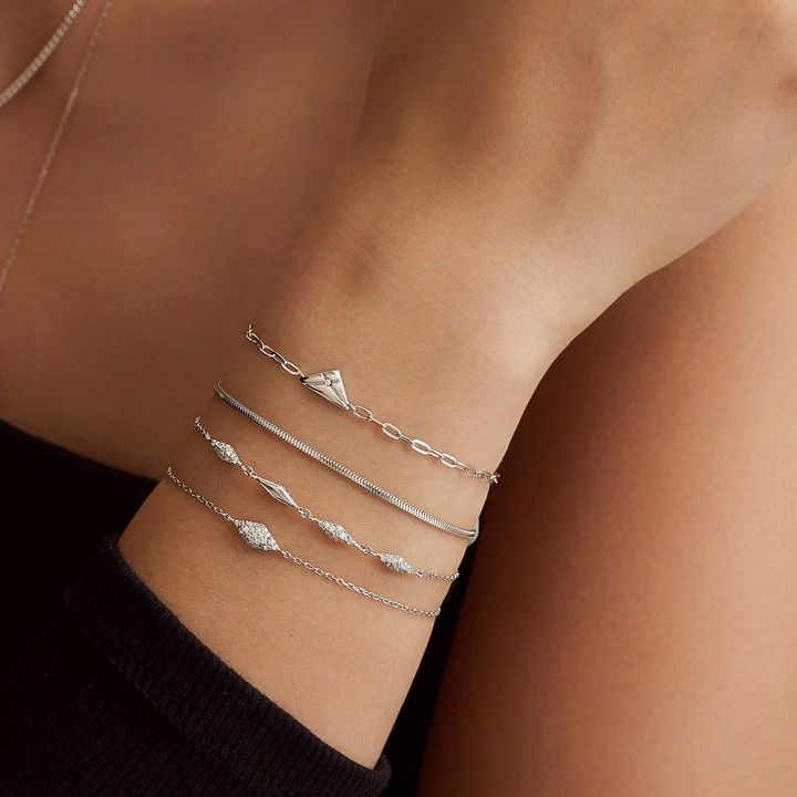 ania-haie-b061-01h-samajuri-photo-2