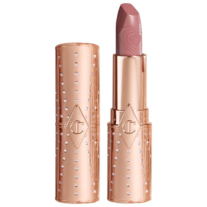 charlotte-tilbury-matte-revolution-hydrating-lipstick-mrs-kisses-tuchsatskhi