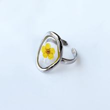Product image of ვერცხლისფერი ბეჭედი ყვითელი ყვავილით