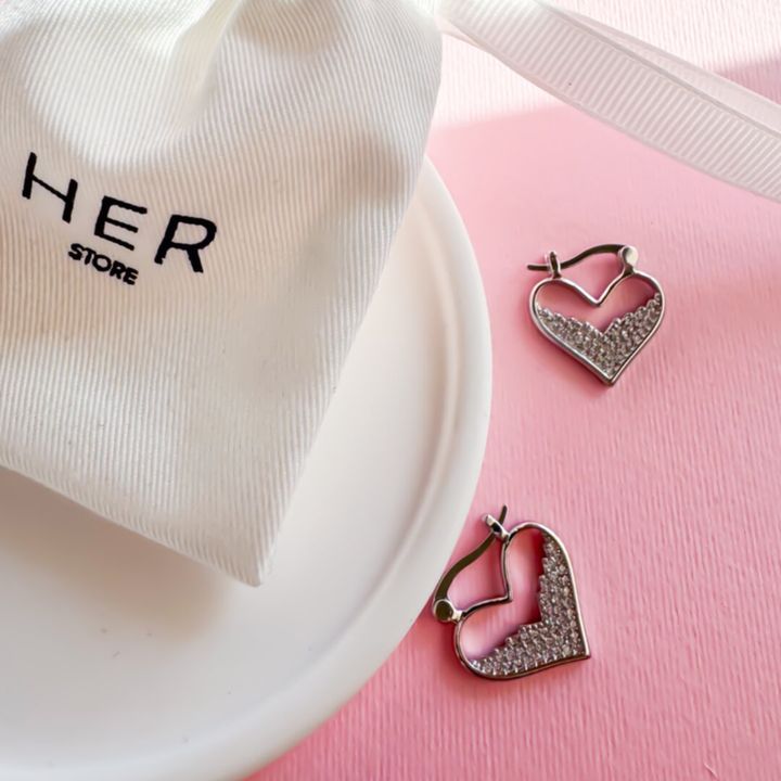 titanis-mooqrovili-gulis-formis-saqure-tvlebit-love