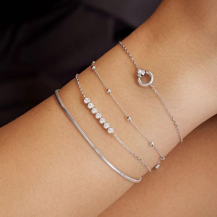 ania-haie-b058-01h-qalis-samajuri-photo-2