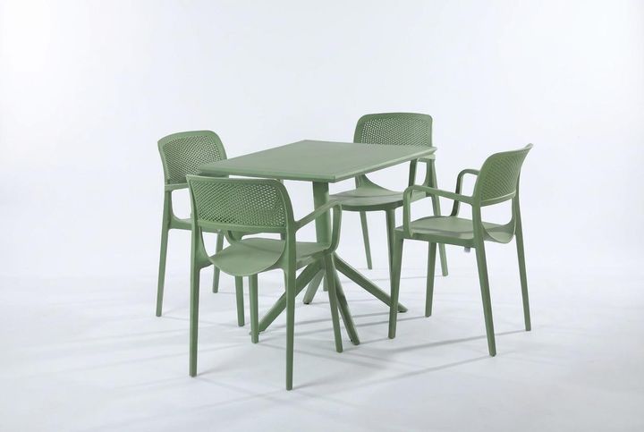 comfort-room-turquli-plasmasis-magida-da-4-skami-mtsvane