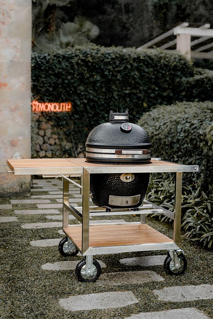 monolith-classic-buggy-side-table-grilis-magida-photo-3