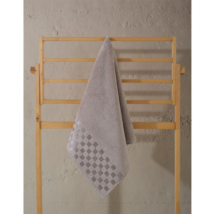 manamo-checker-sakhis-pirsakhotsi