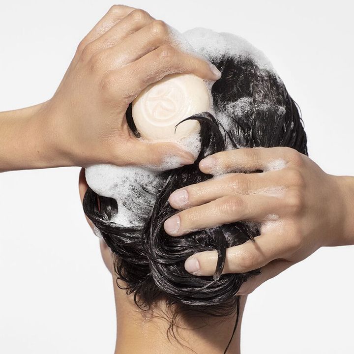 yves-rocher-aghmdgeni-mqari-shampuni-qvavilovani-zetebi-mshrali-da-dazianebuli-tmistvis---60gr-photo-4