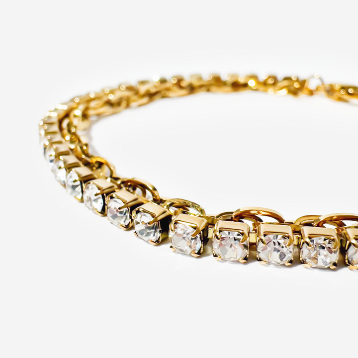 titanis-mooqrovili-samajuri-tetri-tvlebit