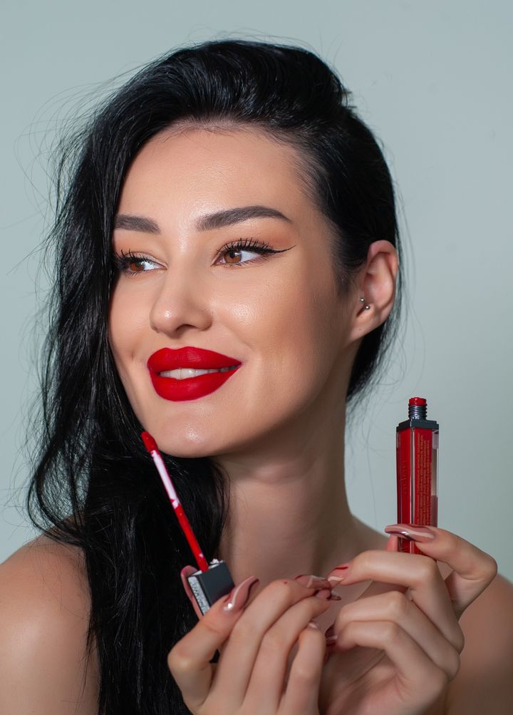aden-liquid-lipstick-14-cranberry-tuchsatskhi-photo-4