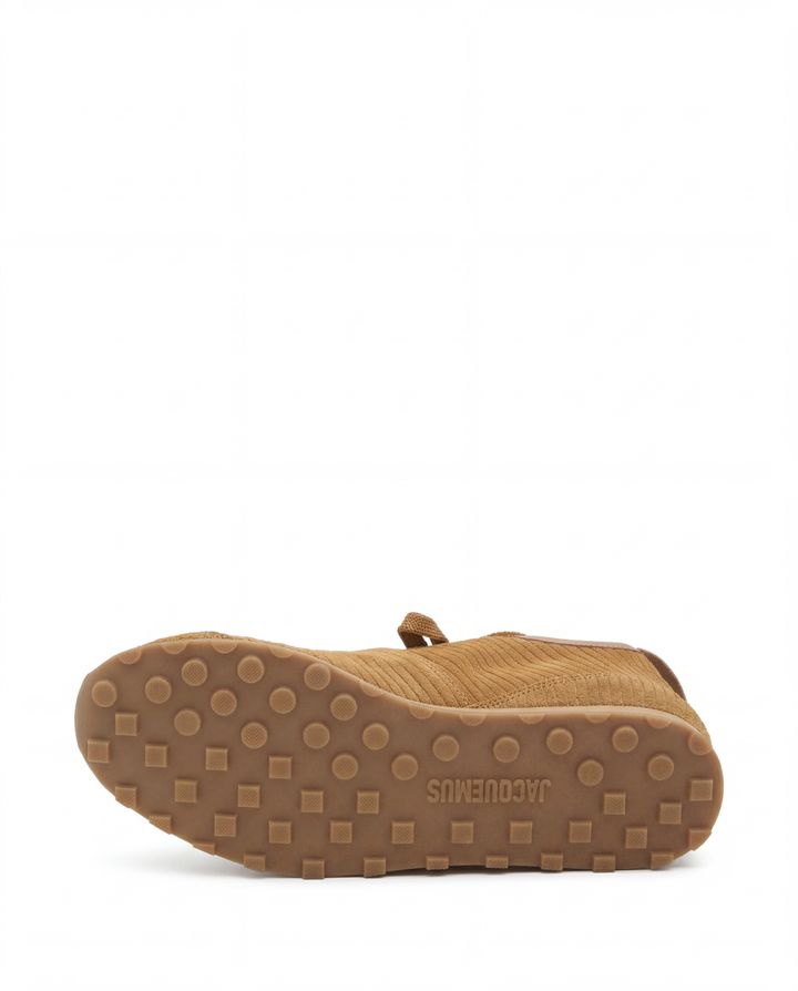 jacquemus-zamshis-tasmiani-sportuli-fekhsatsmeli-photo-4