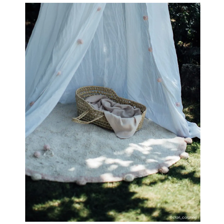 lorena-canals-bubbly-natural-vintage-nude-khelnaketi-sabavshvo-khalicha-photo-3