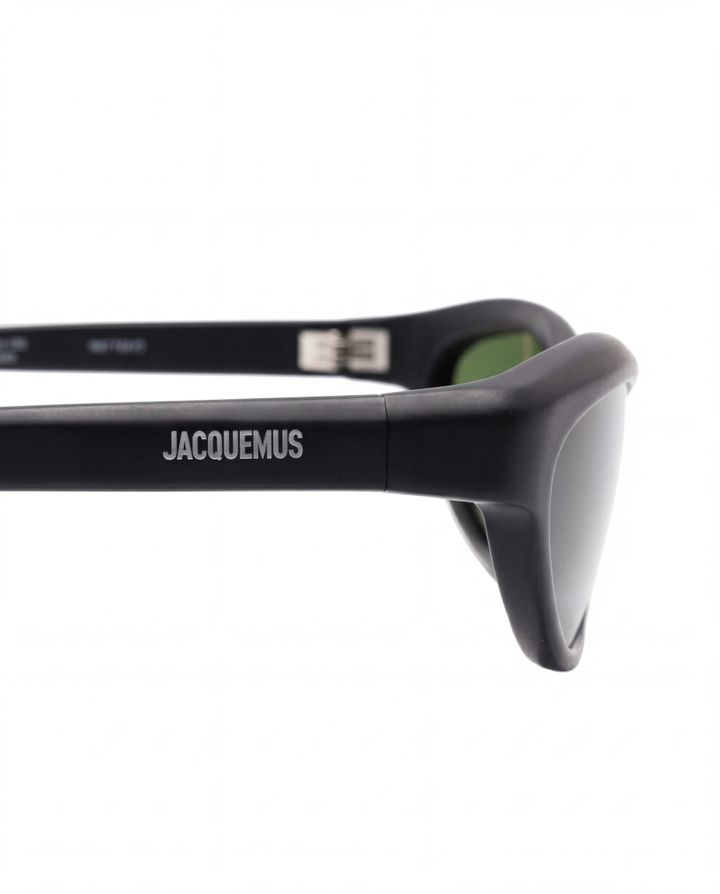 jacquemus-curvo-mzis-satvale-photo-3